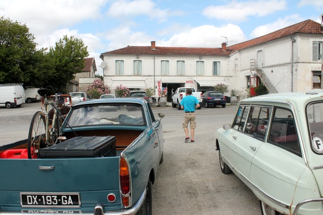 Montlieu-Lagarde, arrêt déjeuner aux Deux Charentes