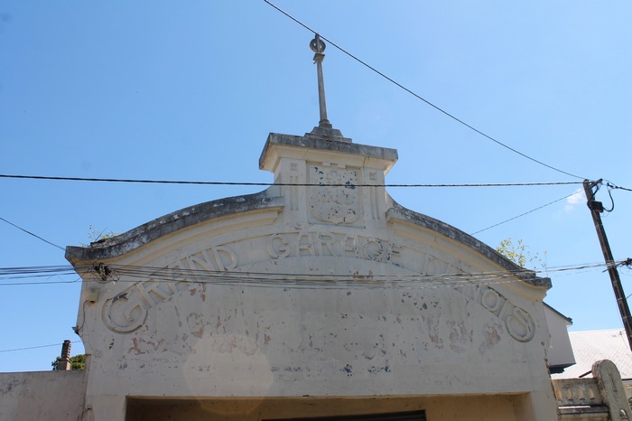 La facade de l'ancien Grand Garage Dunois à l’entrée nord de Châteaudun