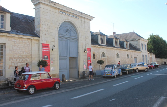 Les Ormes, la façade de la Poste aux Chevaux