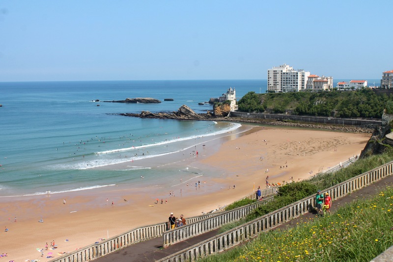 Biarritz, vue sur la plage depuis le boulevard du Prince de Galles