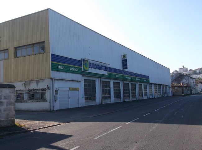 L'ancien garage Barrouilhet, quartier de l'Houmeau